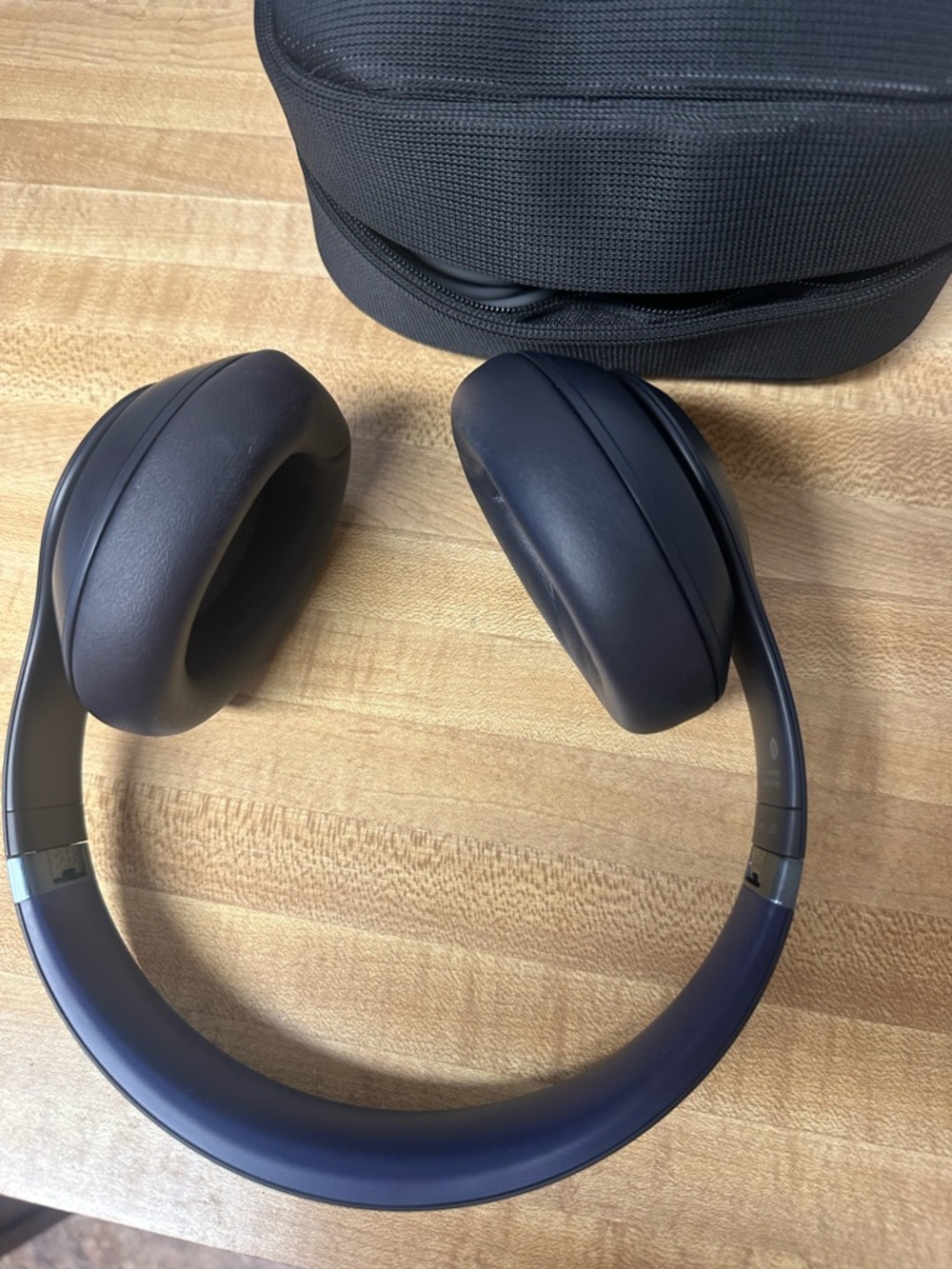 Beats Studio Wireless Headphones in Navy Blue - Picture 4 of 5